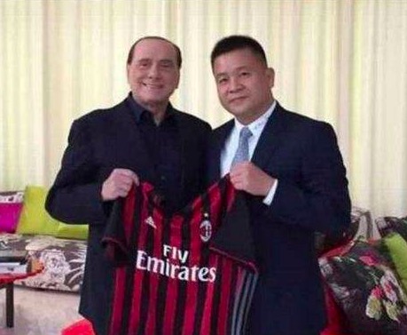 文章写道：TA了解到，滕哈赫的帅位几乎没有什么危险——不仅是因为财务限制、缺乏明显/优秀的可用球员，拉特克利夫即将到来的投资也意味着荷兰人将继续担任主帅，至少目前是这样。